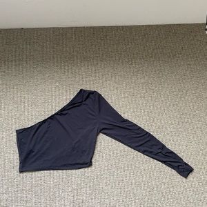 One shoulder black crop top